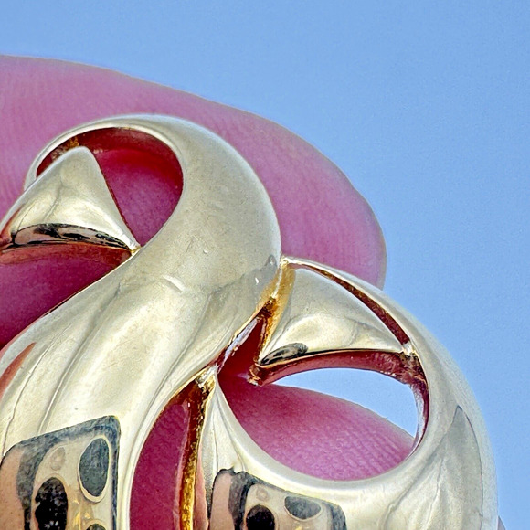 Vintage Monet Abstract Arrow Swirl Pierced Earrings Gold Tone 80s Retro Unusual - Picture 8 of 9